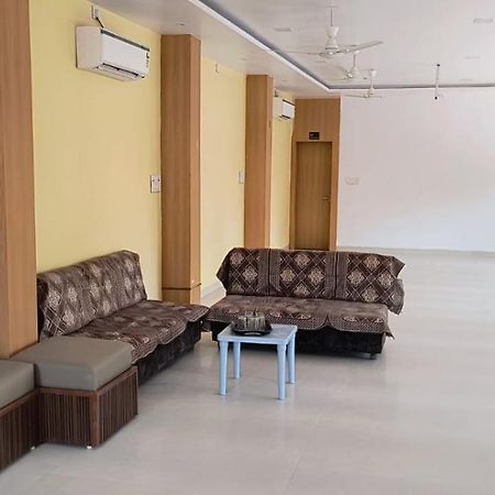 Hotel Satyam Shajapur Εξωτερικό φωτογραφία