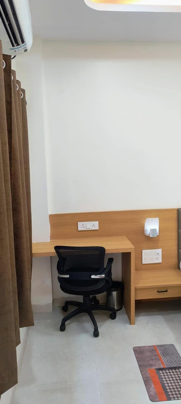 Hotel Satyam Shajapur Εξωτερικό φωτογραφία