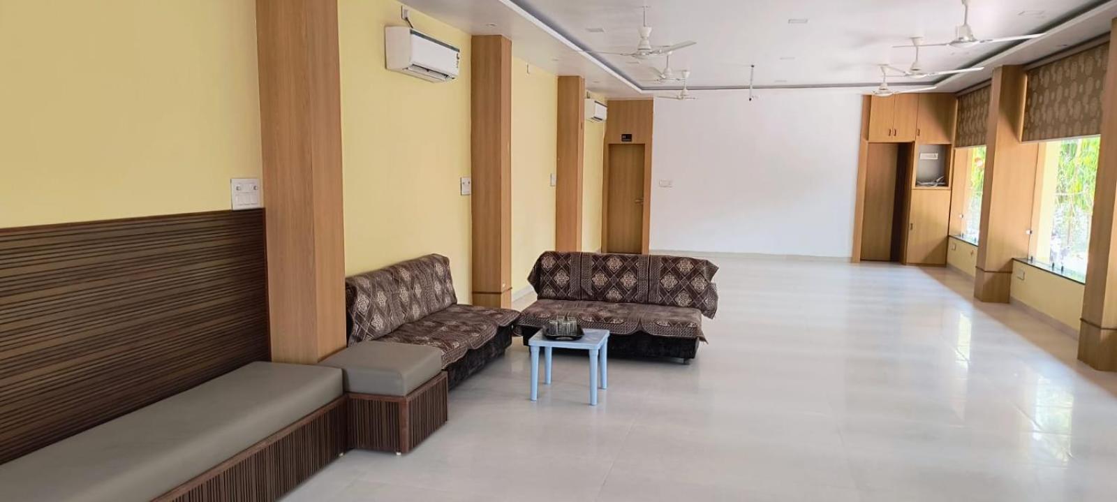 Hotel Satyam Shajapur Εξωτερικό φωτογραφία